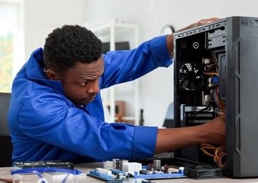IT professionals and IT Technicians Discussing ICT solutions and services in Kenya fixingLaptop Screen replacement, Macbooks Repair in Nairobi and Operating systems (OS) installation